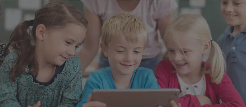 Kinderen leren met Emma in de klas